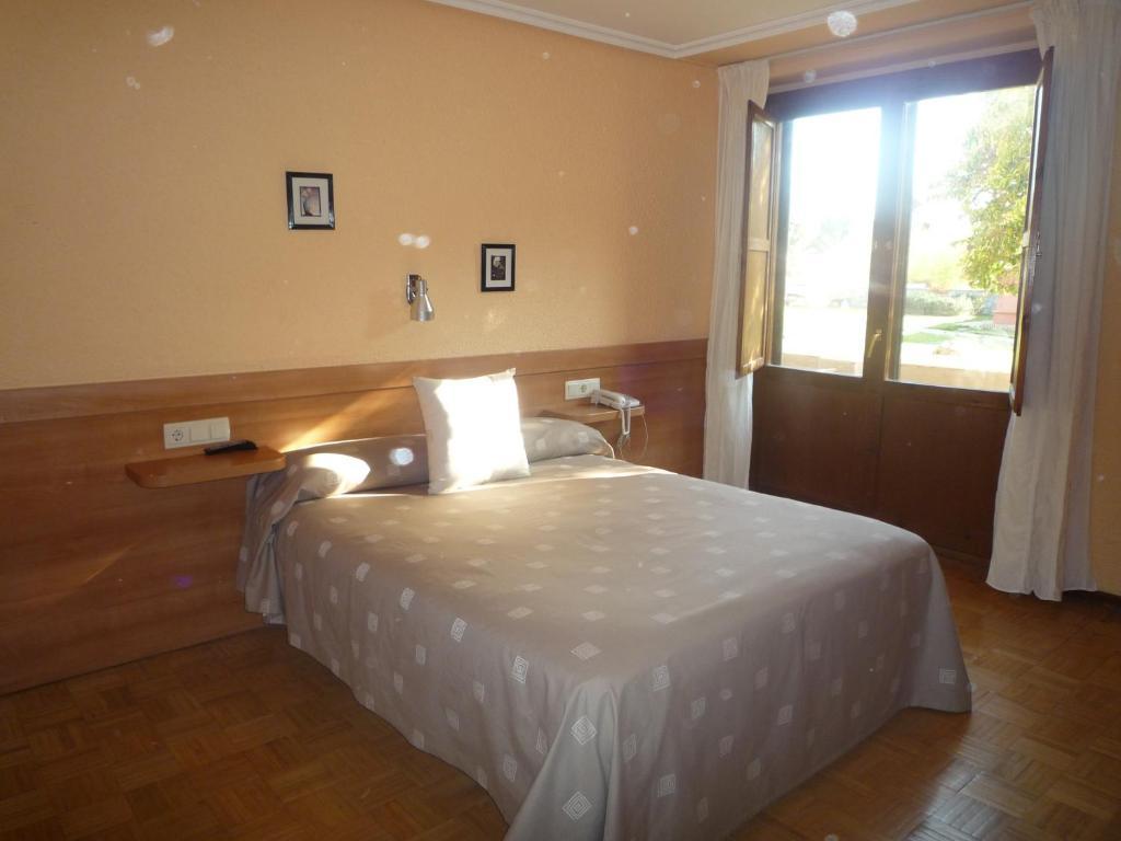 Hotel Yamaguchi Sangüesa Habitación foto